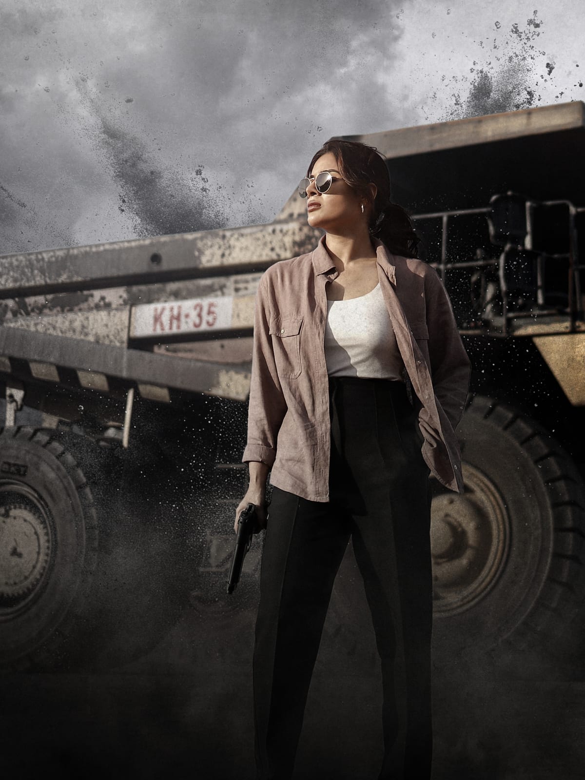 సంయుక్త, యోగేష్ KMC, రాజేష్ దండా, హాస్య మూవీస్ ‘ది బ్లాక్ గోల్డ్’ 60+ రోజుల్లో పూర్తయిన షూటింగ్- సంయుక్త పవర్‌ఫుల్ పోస్టర్, మేకింగ్ వీడియో రిలీజ్