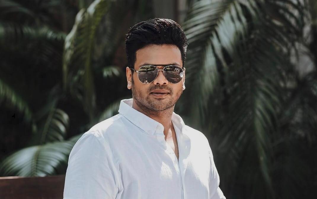 రాకింగ్ మంచు మనోజ్, ఏకే ఎంటర్‌టైన్‌మెంట్స్ కాంబోలో ‘వడ్డీ కాసుల వాడ’ టైటిల్ లాంచ్